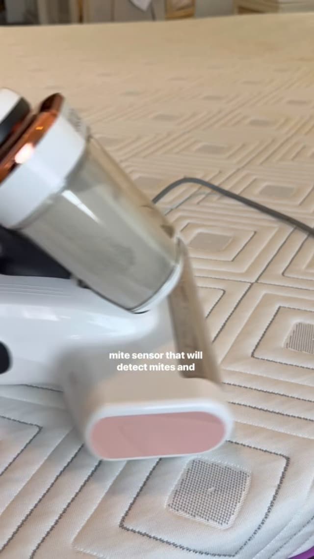 JIGOO Bed Vacuum Cleaner with Dust Sensor, Mattress Vacuum Cleaner with UV & Ultrasonic and High Heating, 13Kpa Suction 500W Powerful Double-Cup Handheld Vacuums (J300, Corded)