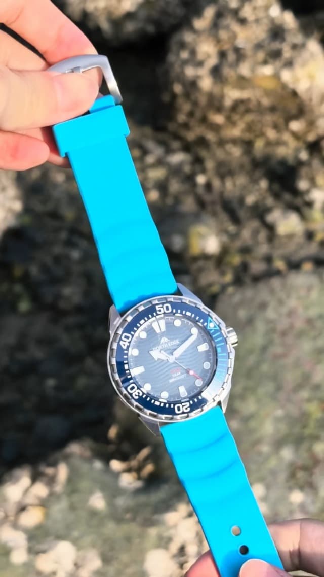 NORTH EDGE Solar Powered Dive Watch Women Men’s Watch, 1000FT/300M Water Resistance, Luminous Dial, Silicone Strap