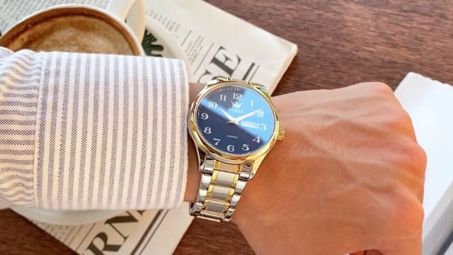 OLEVS Men's Casual Stainless Steel Watch, Big Face Easy to Read Analog Quartz Watch with Day and Date, Classic Waterproof Diamond Roman Arabic Numerals Dial Dress Watch for Men, Gold Silver Black Band