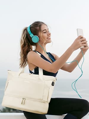 ETRONIK Gym Bag for Women, Personal Item Travel Bag with Shoes Compartment, Weekender Overnight Duffel Bag with Wet Pocket & USB Charging Port, Carry On Bag for Women, Travel, Gym, Weekend (Beige)