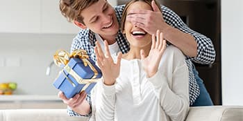 V-MORO Resin Band Compatible with Apple Watch Series 7/8/9/10/11 41/40/38/42mm, Women Fashion Strap for iWatch Series 6/5/4/3/2/1/SE, Lightweight Bracelet Wristband Replacement, Ivory White-Rose Gold