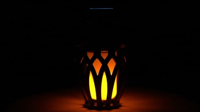 Vanten 2 Packs Outdoor Bluetooth Speakers, Bluetooth 5.0 Led Flame Speaker, IPX5 Waterproof Flame Torch Atmosphere Speaker, Flame Lamp, Gifts for Men Women, Decorations for Party Garden Patio