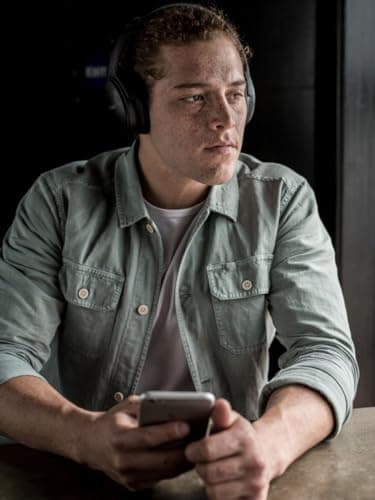 Bose QuietComfort 35 (Series II) Wireless Headphones, Noise Cancelling - Black (Renewed)