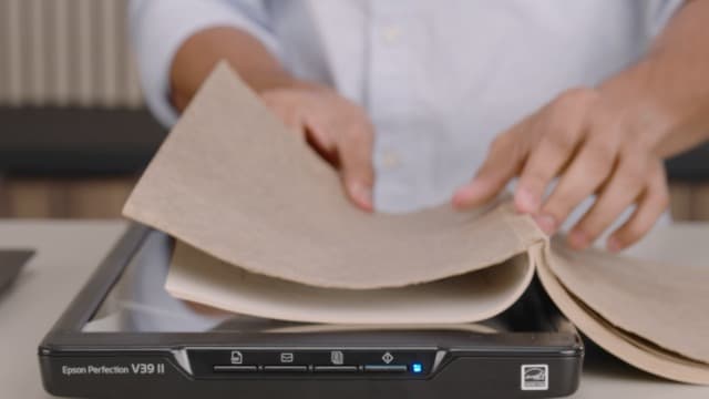 Epson - Perfection V39 II - Color Photo and Document Flatbed Scanner - 4800 dpi Optical Resolution - High-Rise, Removable Lid - Scan to Cloud - USB Power - Image Scanning - Black