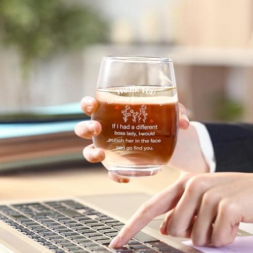 Futtumy Boss Lady Gifts, Bosses Day Gifts for Women, Thank You for Being My Boss Lady Wine Glass, Funny Boss Day Gift Office Christmas Birthday Retirement Gift for Women Manager, 17 Oz