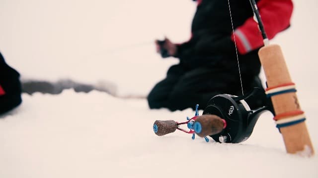 13 Fishing - Freefall Carbon - Inline Ice Fishing Reels - 2.5:1 Gear Ratio