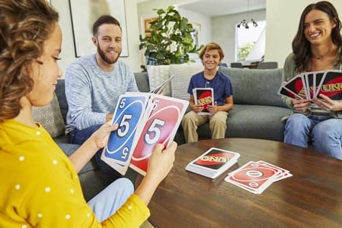 Mattel Games Giant UNO Card Game for Kid, Adult & Families, Color Blind Accessible & Customizable Large Deck