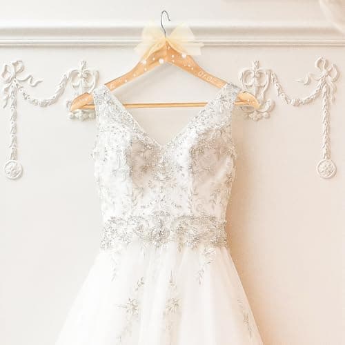 5 Pcs Wedding Bridesmaid Hanger Personalized Name Hanger Natural Wood Hangers with Ribbon Bows Pearls Stickers Transfer Sticker Gifts for Bridal Shower Party Favors DIY Crafts Supplies