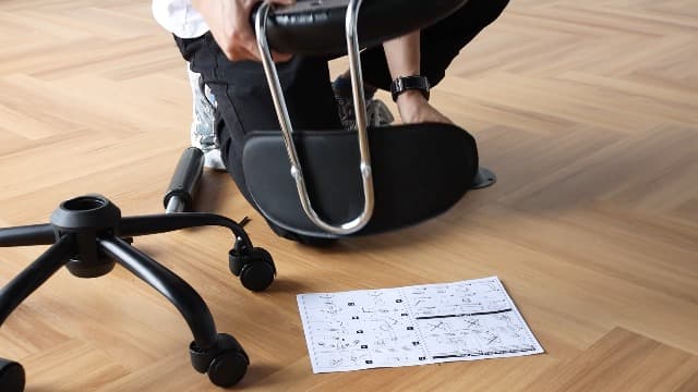 WKWKER Rolling Stool with Wheels Swivel Stool with Back Height Adjustable Chair PU Leather Rolling Chair Ideal for SPA Salon Home Office Drafting Work (Black)