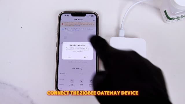 Smart Pool Monitor with Gateway, Profession Salt Water Pool Testing kit for Swimming Pool, 7 in 1 Chlorine Salinity ORP Monitor for Aquarium Sodium Chloride Swimming Pools Hot Tub Spas