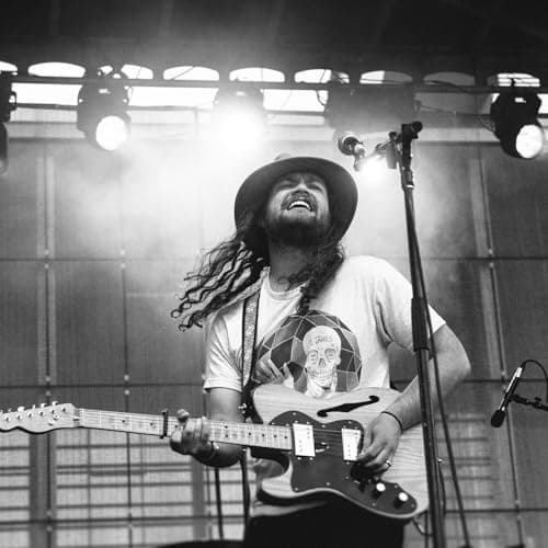 Guitar Capo, Metal Capo with Protective Silicone Pad Suitable for 6 String Guitar Acoustic Guitar Ukulele Electric Guitar Accessories (Red)