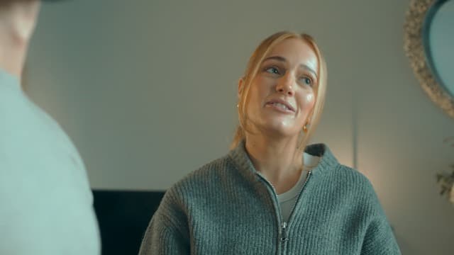 WINMAU Dart Board - Blade 6 Dartboard | Blade 6 Bundle - Professional PDC Darts Board with Official Tournament Specifications for Darts Enthusiasts