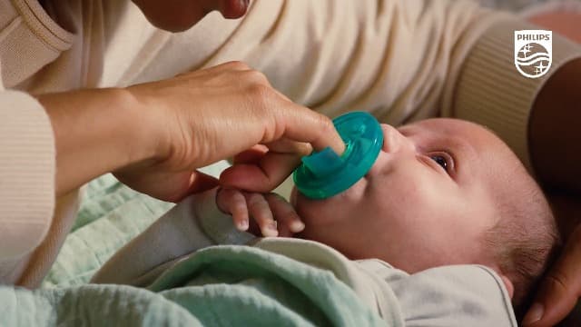 Philips Avent Soothie Orthodontic Baby Pacifiers, 100% Silicone Pacifiers, One Piece, BPA-Free, for Babies 0-3 Months, Green, 4 Pack, Model SCF190/41