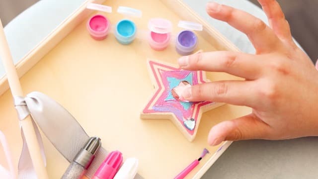 27 Piece Arts & Crafts Activity, Princess Pretend Play, Wooden Star, Paint, Gems, Ribbons, Preschool Toys for Kids, Ages 4+ Melissa & Doug Created by Me Princess Wand Wooden Craft Kit B00S6UZUSS