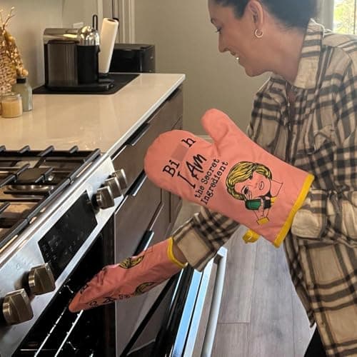 Miracu Oven Mitt, Funny Kitchen Cooking Oven Mitts, Pink Kitchen Accessories, Cute Baker Stuff, Baking Gifts for Women Mom, House Warming Gifts New Home Apartment, for Christmas Birthday Housewarming