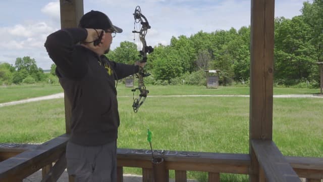 Trophy Ridge React H5 Bow Sight - 5 Pin Sight, Tool Less Windage and Elevation Adustability, 2nd Axis Leveling, Adjustable Click Light