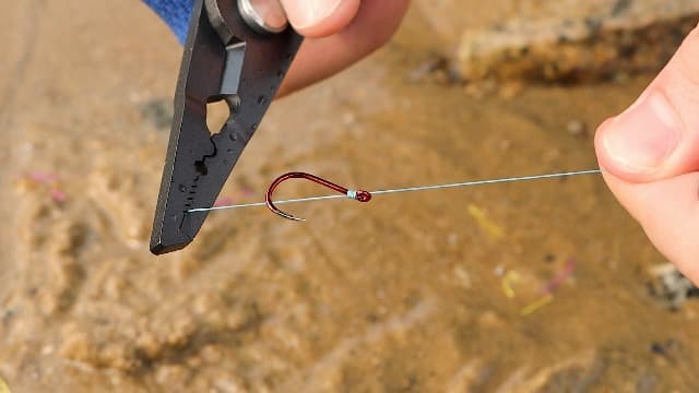 Hathever Saltwater Fishing Pliers, Split Ring Pliers for Fishing with Safety Lock, Fish Pliers with Sheath and Lanyard, Fishing Gifts for Men