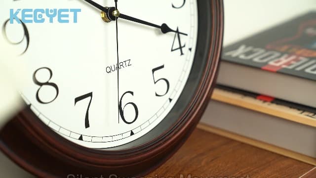 KECYET Wall Clock 10 Inch Battery Operated Silent Non-Ticking Wall Clock Vintage Retro Rustic Style Decorative for Bedroom Living Room Kitchen Home Office (Bronze)