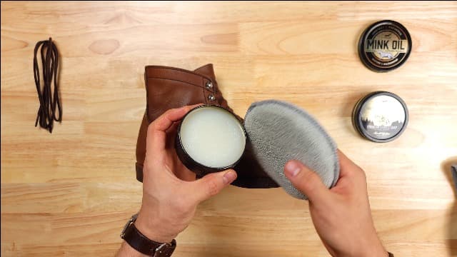 Leather Boot Care Kit – Mink Oil, Saddle Soap for Leather, Applicators & Cloth – Leather Care Kit, Boot Leather Care Kit, Leather Shoe Care Kit for Cowboy Boots, Work Boots, Shoes, and Tack
