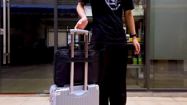 Taygeer Laptop Bag 15.6 Inch, Business Briefcase Gifts for Men Women, Water Resistant Messenger Shoulder Bag with Strap, Premium Office Bag, Carry On Laptop Case for Notebook/Computer/Laptop, Black