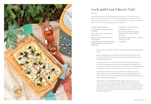 The Newlywed Table: A Cookbook to Start Your Life Together 1579657982