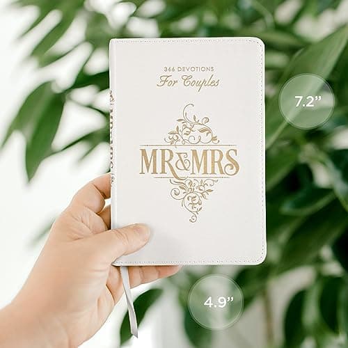 Mr. and Mrs. 366 Devotions for Couples - White Faux Leather Devotional Gift Book for Bride and Groom, Engaged 1642729647