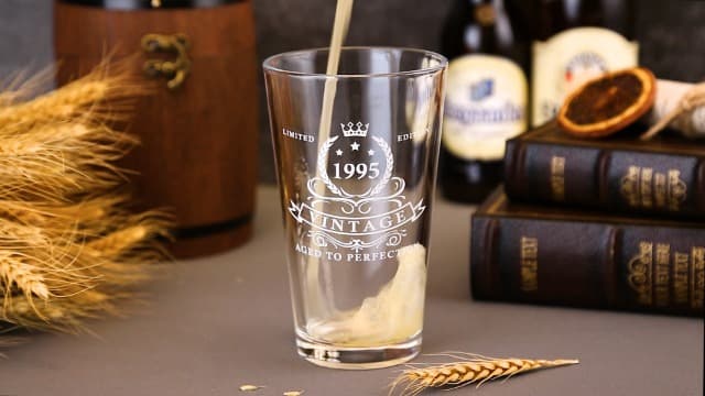 LIGHTEN LIFE 60th Birthday Gifts for Men 16oz,1965 Beer Glass in Barrel Box,60th Birthday Beer Glass,1965 Pint for 60 Years Old Dad,Husband