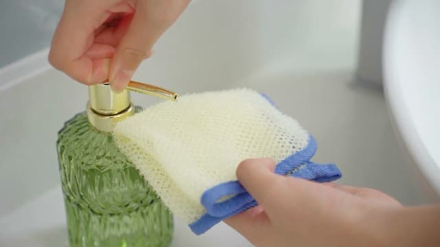 Tatuo 5 Pcs Exfoliating Face and Body Wash Cloths Towel Weave Bath Exfoliating Scrub Massage Bath Cloth for Women and Men, 10.63 x 9.05 Inch (White, Pink, Blue, Gray, Black Edge)