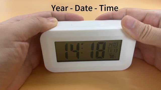 KESHIDE Travel Digital Alarm Clock, Battery Operated with Indoor Temperature, Desk Small Clock,Snooze Model,12/24H Display for Bedrooms Heavy Sleepers Kids Travel Bathroom (Black)