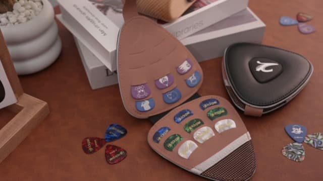 XTON Guitar Picks Holder, Picks storage Case,PU Leather Plectrums Box Organizer, Guitar Gift for Beginners (Case Only) B08SJSZWJM