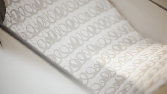 Ingenuity Foldaway 2-Position Baby Bath Seat, Adjustable Support for Sink or Bathtub, Ages 0-6 Months up to 20 Pounds, Machine-Washable Sling