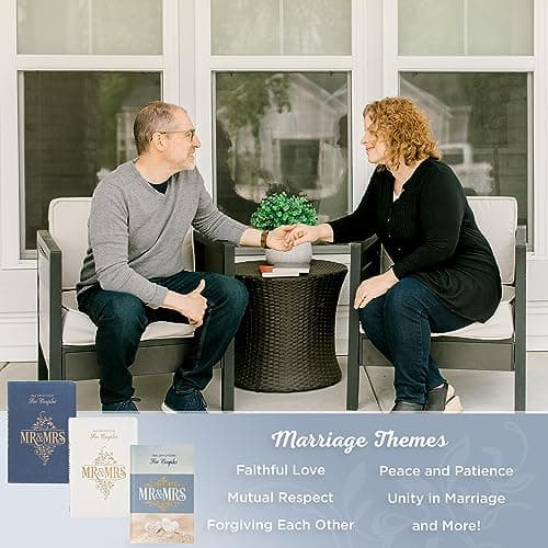 Mr. and Mrs. 366 Devotions for Couples - White Faux Leather Devotional Gift Book for Bride and Groom, Engaged 1642729647