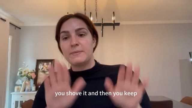 Wuronsa Ear Piercing Pillow for Side Sleepers with an Ear Hole for CNH and Ear Pain Ear Inflammation Pressure Sores, Cotton O-Shaped Side Sleeping Pillow, Ear Guard Pillow