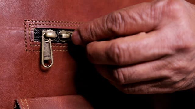 cuero Leather Messenger Bag for Men, 18 Inch Laptop Crossbody, Handmade Leather Shoulder Satchel Bag for Men, Full Grain Business Briefcase for Office/Work/Travel - Vintage Brown