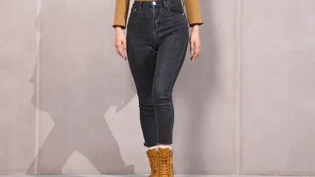 SERNIAL Womens Winter Snow Boots Fur Lined Ankle Boots White Black Side Zipper Booties