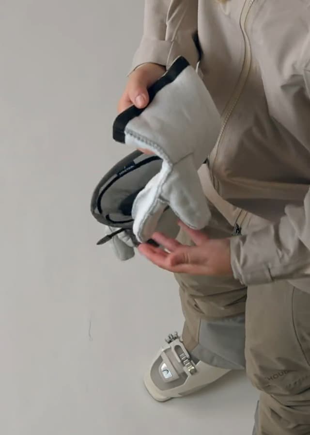 Hestra Army Leather Heli Ski Glove, 3-Finger Snow Glove for Skiing & Snowboarding for Men & Women