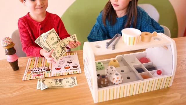 Melissa & Doug Wooden Scoop & Serve Ice Cream Counter, Pretend Play Store, 28 Toy Food & Play Kitchen Accessories, Preschool Toys for Girls & Boys 3+ B01B1V10KA