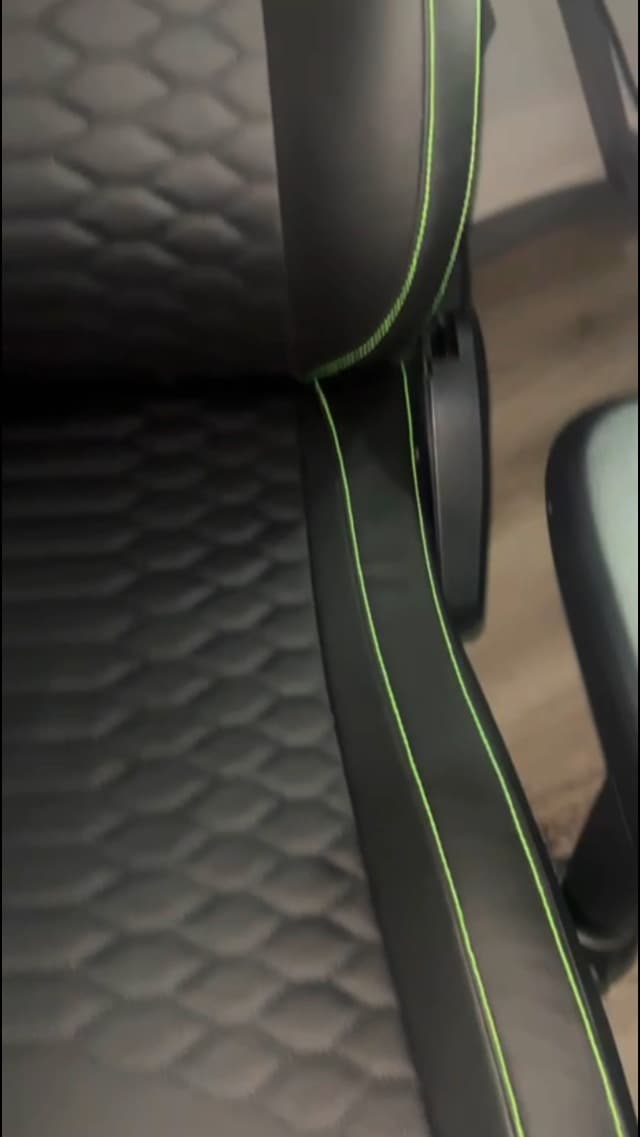 Razer Iskur V2 X NewGen Ergonomic Gaming Chair — Built-in Lumbar Support, Cooltouch Gen-2 EPU Leather, Ultra-Wide Seat Base, Adjustable 152 Degree Recline, Foam Cushions — Black/Green