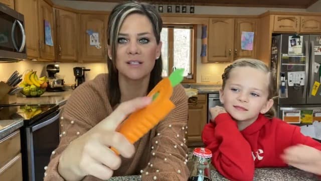Jar Opener Bottle Opener for Weak Hands, Seniors with Arthritis and Anyone with Low Strength, Get Lids Off Easily, Carrot Shaped with Magnets for Decorate Fridge, Best Gift for Kitchen Gadgets