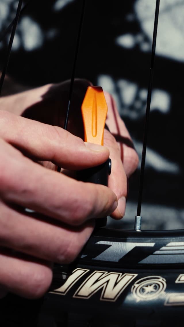 Bike Pump Floor, Advanced Bike Tire Inflator, Bicycle Hand Air Pump with Dual Presta and Schrader Valves, Handheld Pump, Suitable for Road and Mountain Bikes, Baby Stroller, Balls