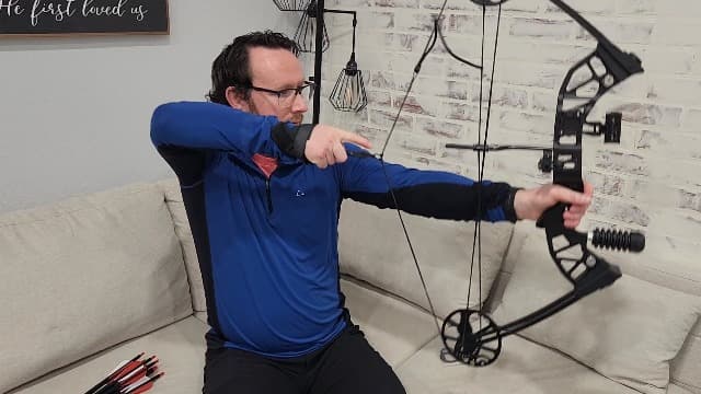 S F Archery Compound Bow Package for Adults and Teens,Shooting Practice Archery Hunting Accessories Hunting Gear，19”-30” Draw Length，20-70 Lbs Draw Weight，320 fps，Right Handed