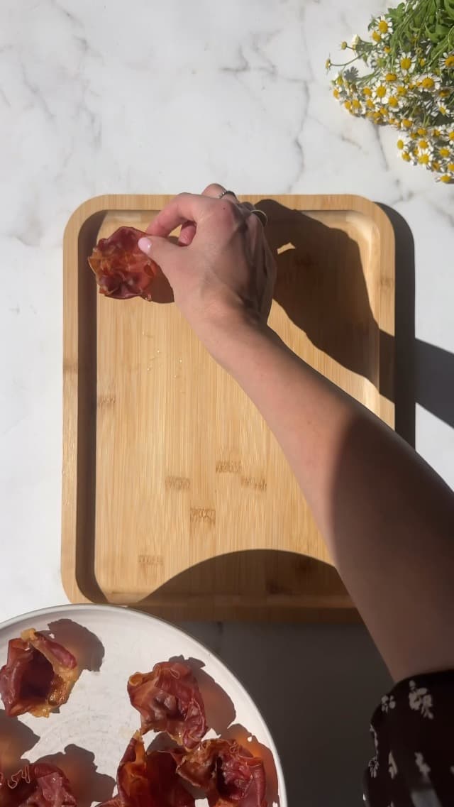 Farberware Bamboo Cutting Board with Clear Locking Lid, 11x14 Inch Charcuterie Board with Handles - Reversible Serving Board for Cheese, Meats, Snacks and More B0D2RRK7CS