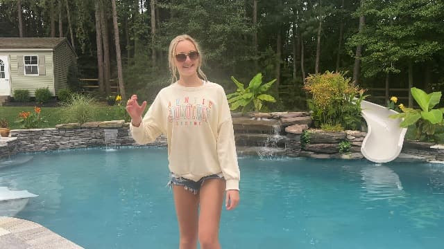 KIDDAD Women's Auntie Sweatshirt Cool Aunt Godmother Legend Crewneck Pullover Top Long Sleeve Graphic Aunts Shirt