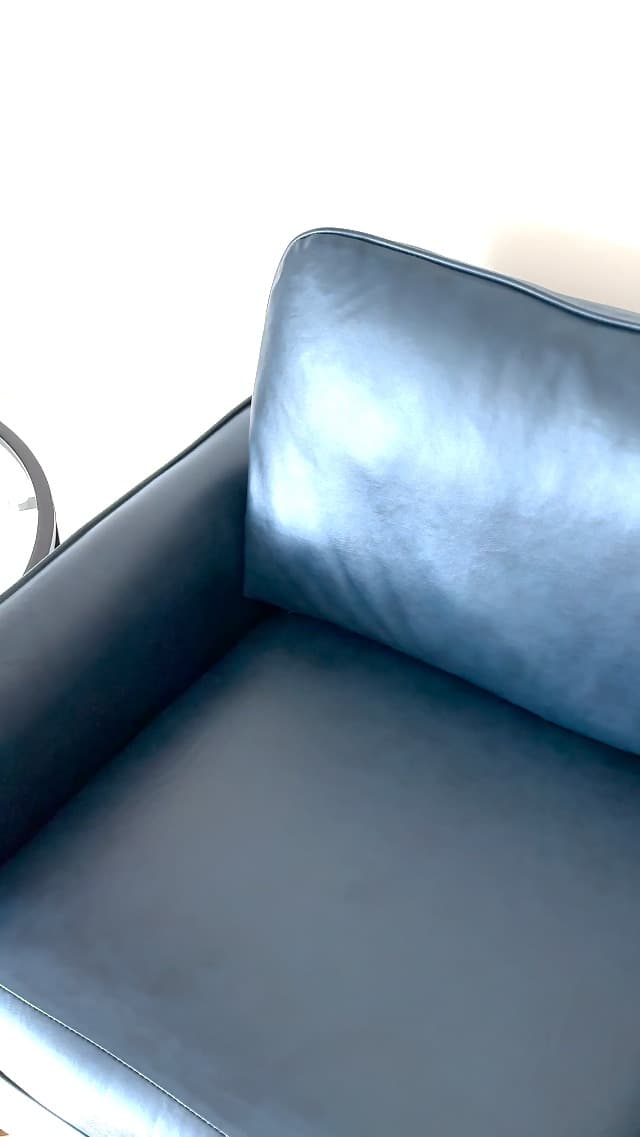 TYBOATLE Accent Chairs Set of 2, Faux Leather Chairs, Mid Century Modern Comfy Living Room Chairs, Cozy Office Reading Chair, Reception Armchairs for Living Room, Waiting Room, Bedroom (Blue)