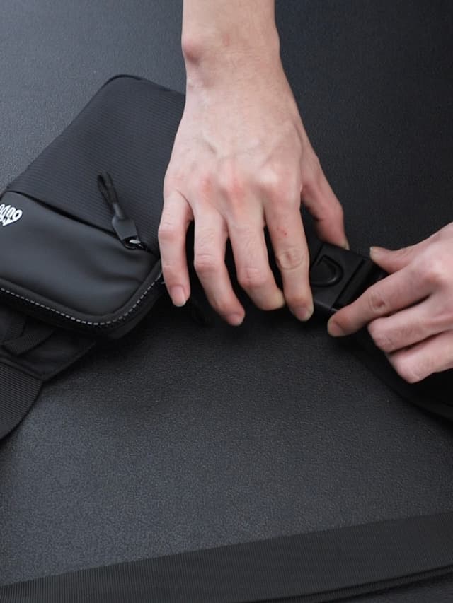 simptech Mini Crossbody Sling Bag Chest Bag Dual Pocket Water Resistant Fanny Pack Running Phone Holder for Men Women Workout Travelling