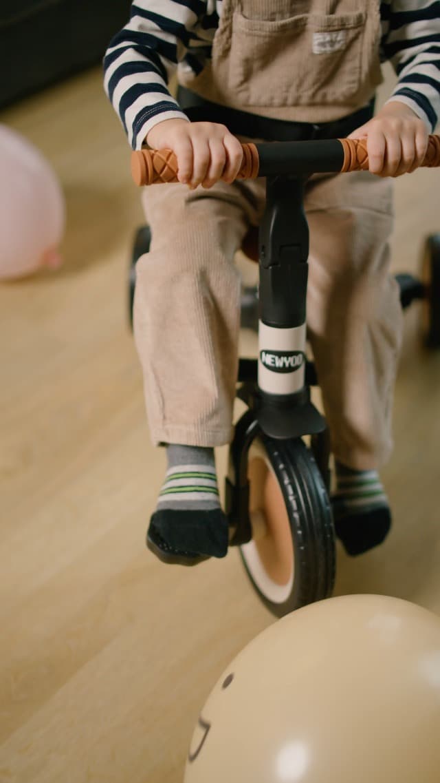 Toddler Trike with Push Handle Lets Parents Steer and Converts to Balance Bike, Fun Outdoor Toy for Boys and Girls, Blue newyoo TR007 5-in-1 Tricycle for Toddlers 1-3, Toddler Bike, Birthday Gift B0B9LCT9B7