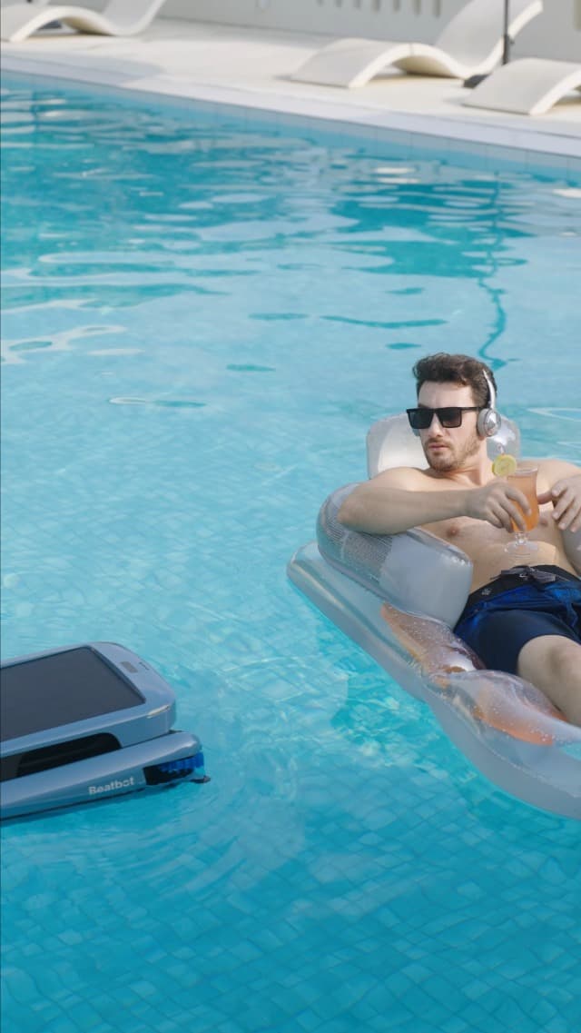 (2025 Upgrade) Beatbot iSkim Ultra 24/7 Cleaning Solar Powered Pool Skimmer with Water Clarification System & APP Control, Voice Broadcast, Dual Charging Options, Edge & Corner Cleaning, Blue
