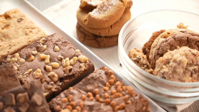 Broadway Basketeers Happy Birthday Gift Baskets for Prime Delivery Gourmet Cookie Gifts Box with Brownies, Individually Wrapped Edible Care Package for Men, Women, Husband, Wife, Mom, Dad, Families