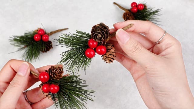 6 Set Christmas Gifts for Neighbors Best Good Neighbor Ever Gifts Ceramic Coffee Mugs Set with Box, Ribbon, Pine Branch for Xmas Holiday Neighborhood Treats Housewarming Goodbye Farewell Appreciation