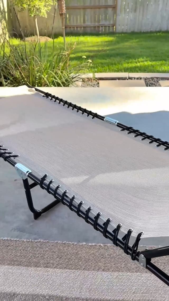 Outsunny Folding Chaise Lounge Chair, Patio Sun Tanning Chair, Outdoor Chaise Lounger with 4-Position Reclining Back, Breathable Mesh Seat for Beach, Poolside, Yard, Cream White
